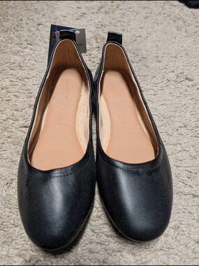 Universal Thread Black Leather-Look Ballet Flats
